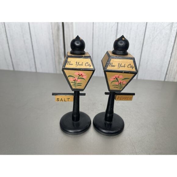 Unbranded Other - Vintage Souvenir New York City Light Pole Post Salt Pepper Shakers Japan